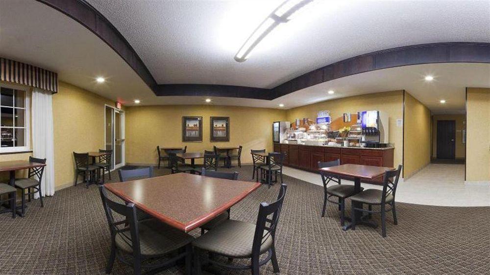 Holiday Express Riverfront-davenport By Ihg