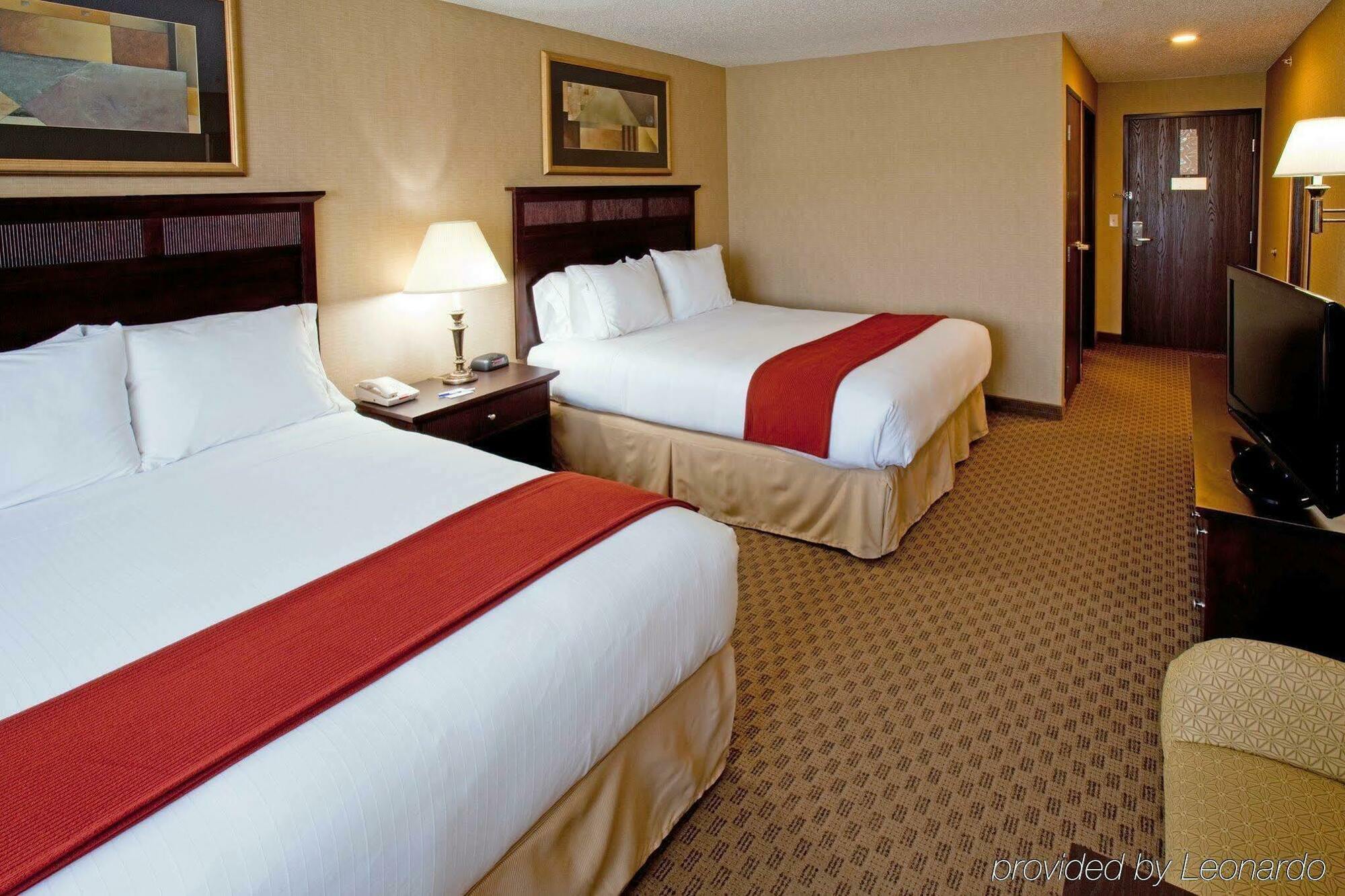 Express Riverfront-davenport By Ihg Hotel Le Claire