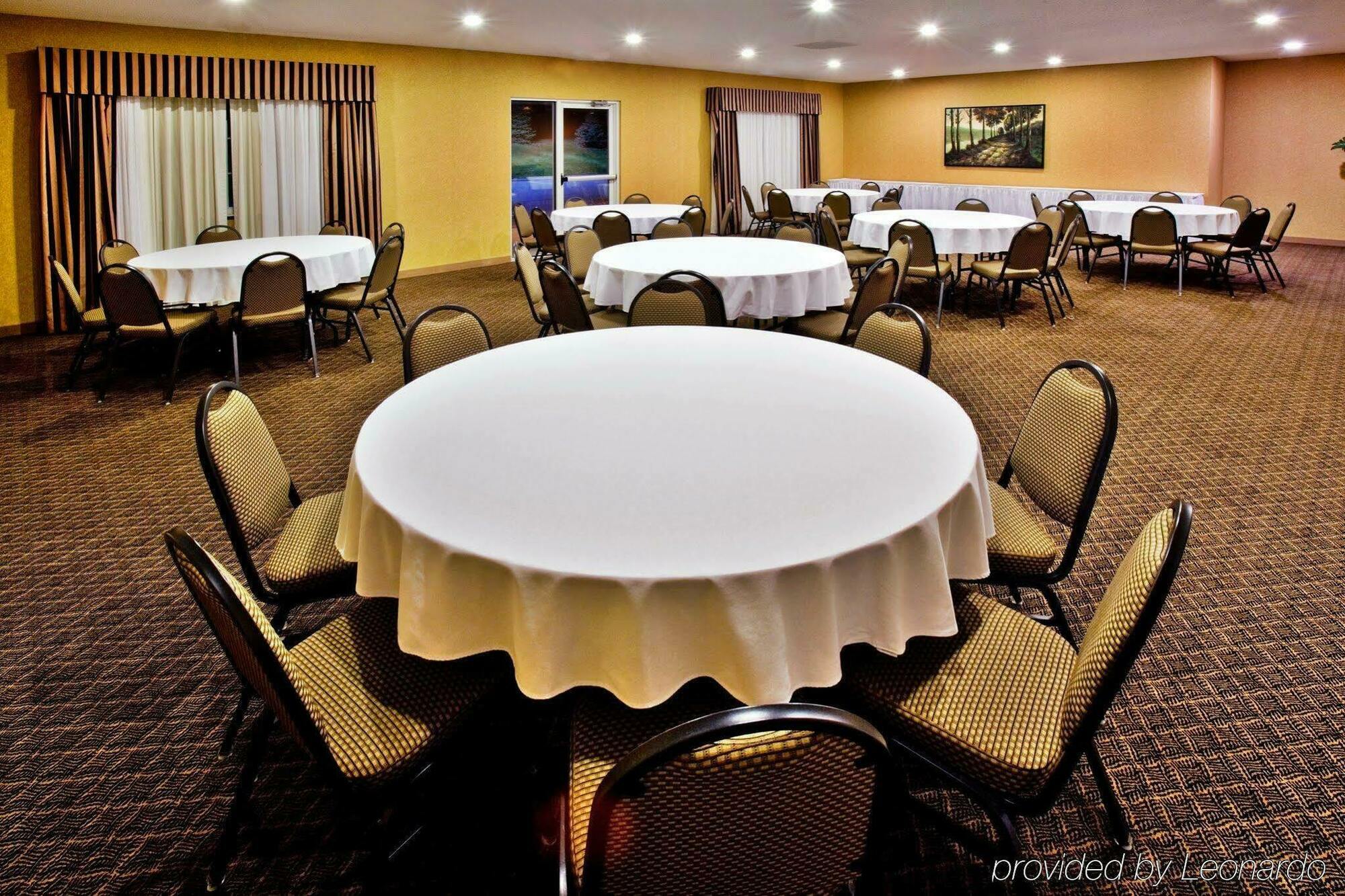 Hotel Express Riverfront-davenport By Ihg