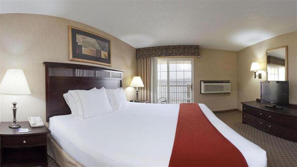 Hotel Express Riverfront-davenport By Ihg Le Claire