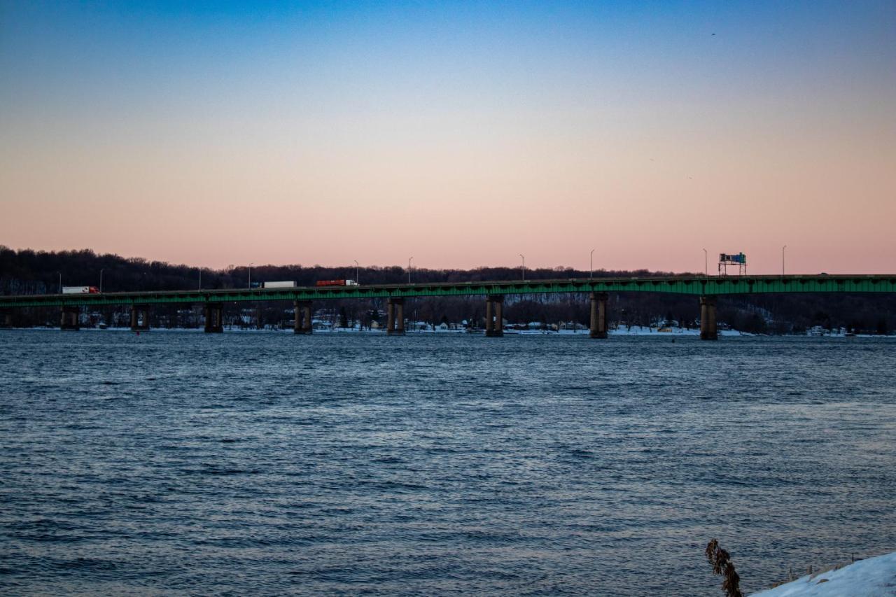 Express Riverfront-davenport By Ihg 2* Le Claire