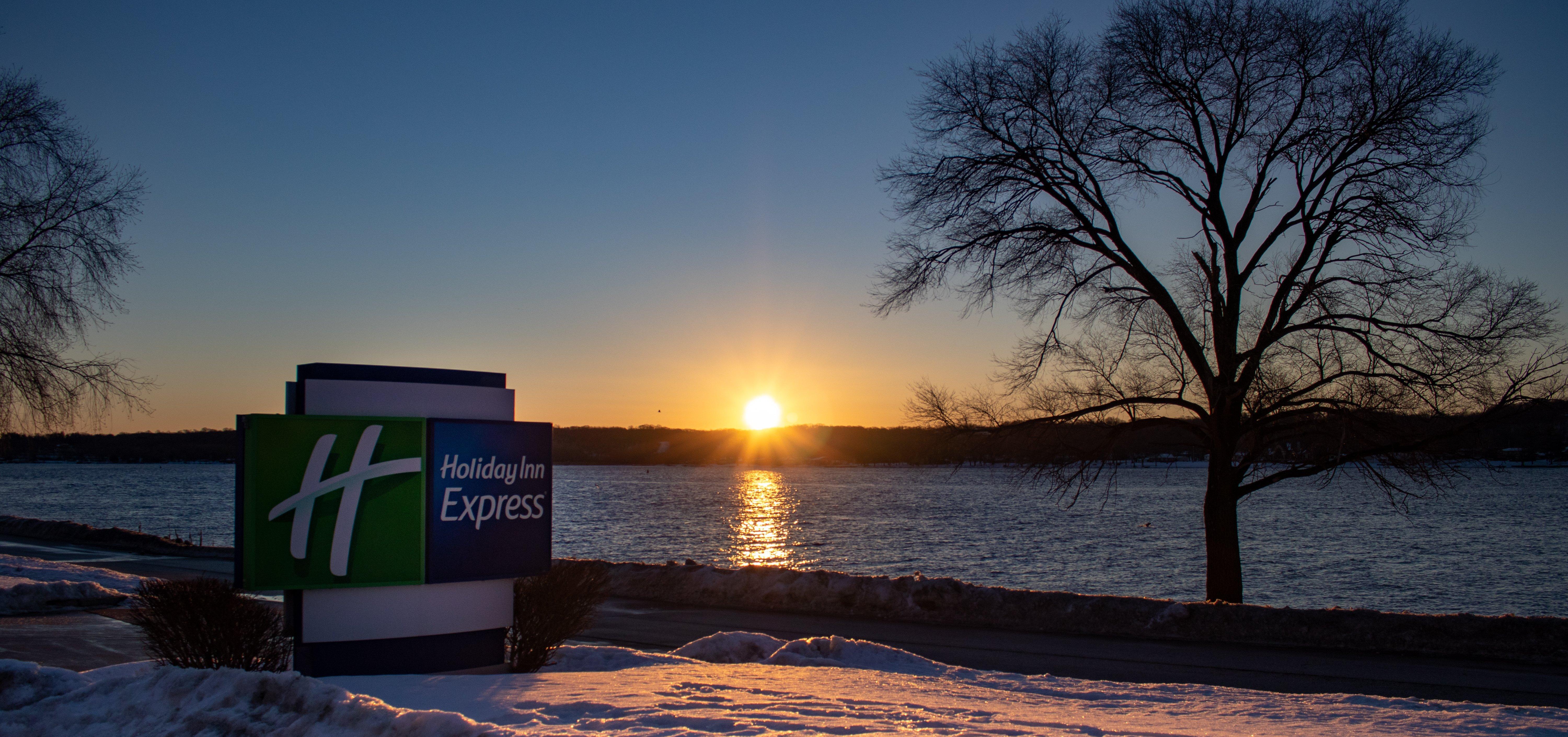 Hotel Express Riverfront-davenport By Ihg Le Claire