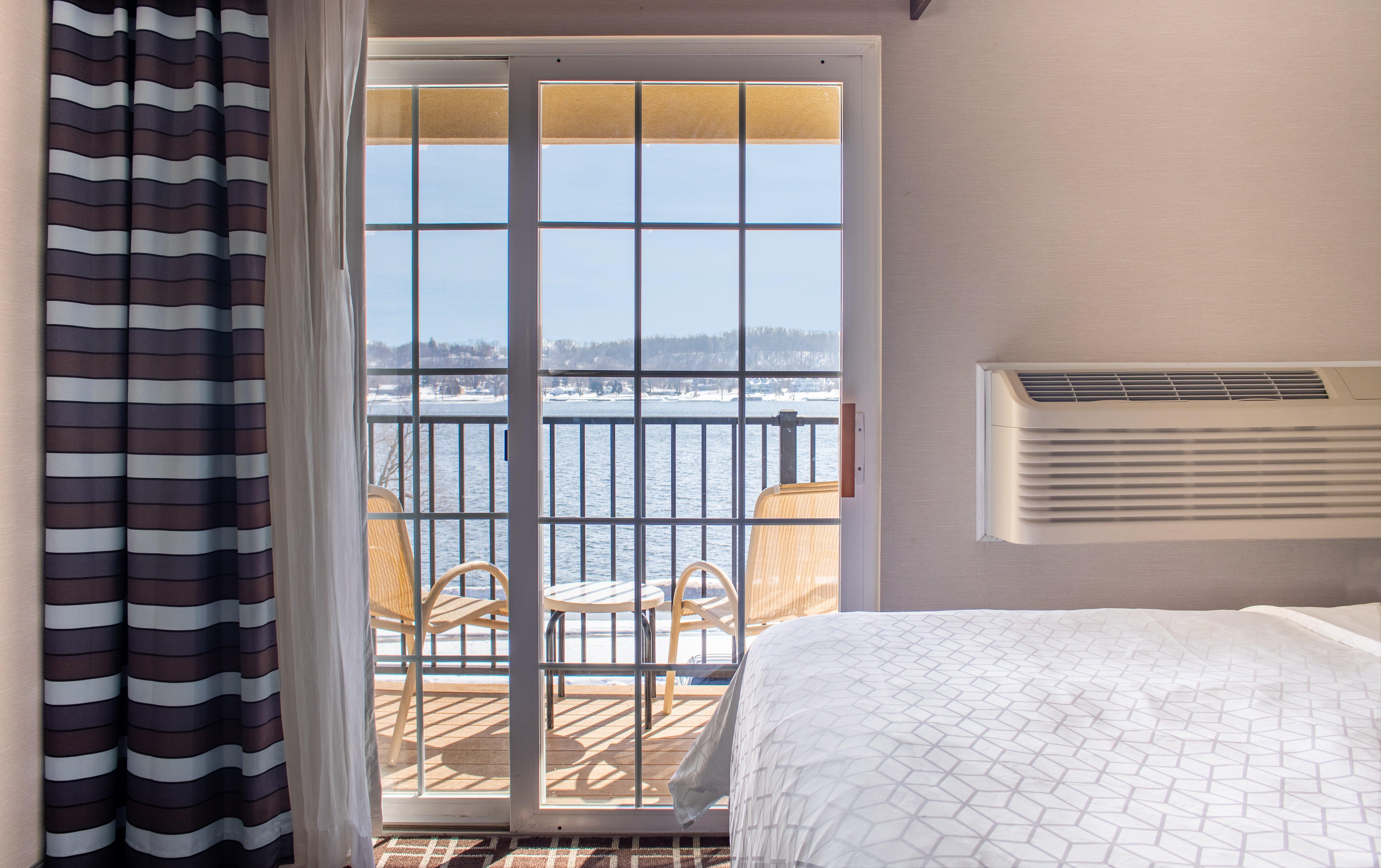 Express Riverfront-davenport By Ihg Hotel Le Claire