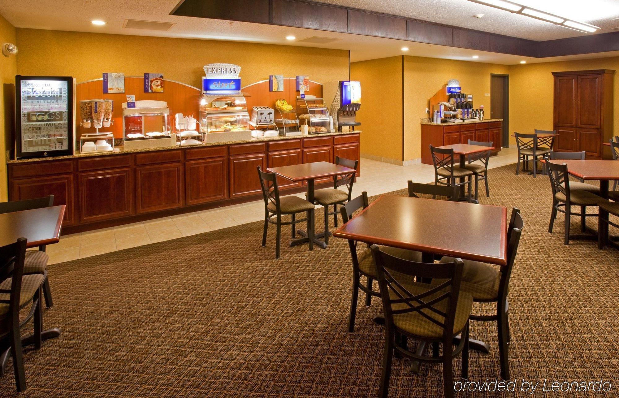 Express Riverfront-davenport By Ihg 2* Le Claire