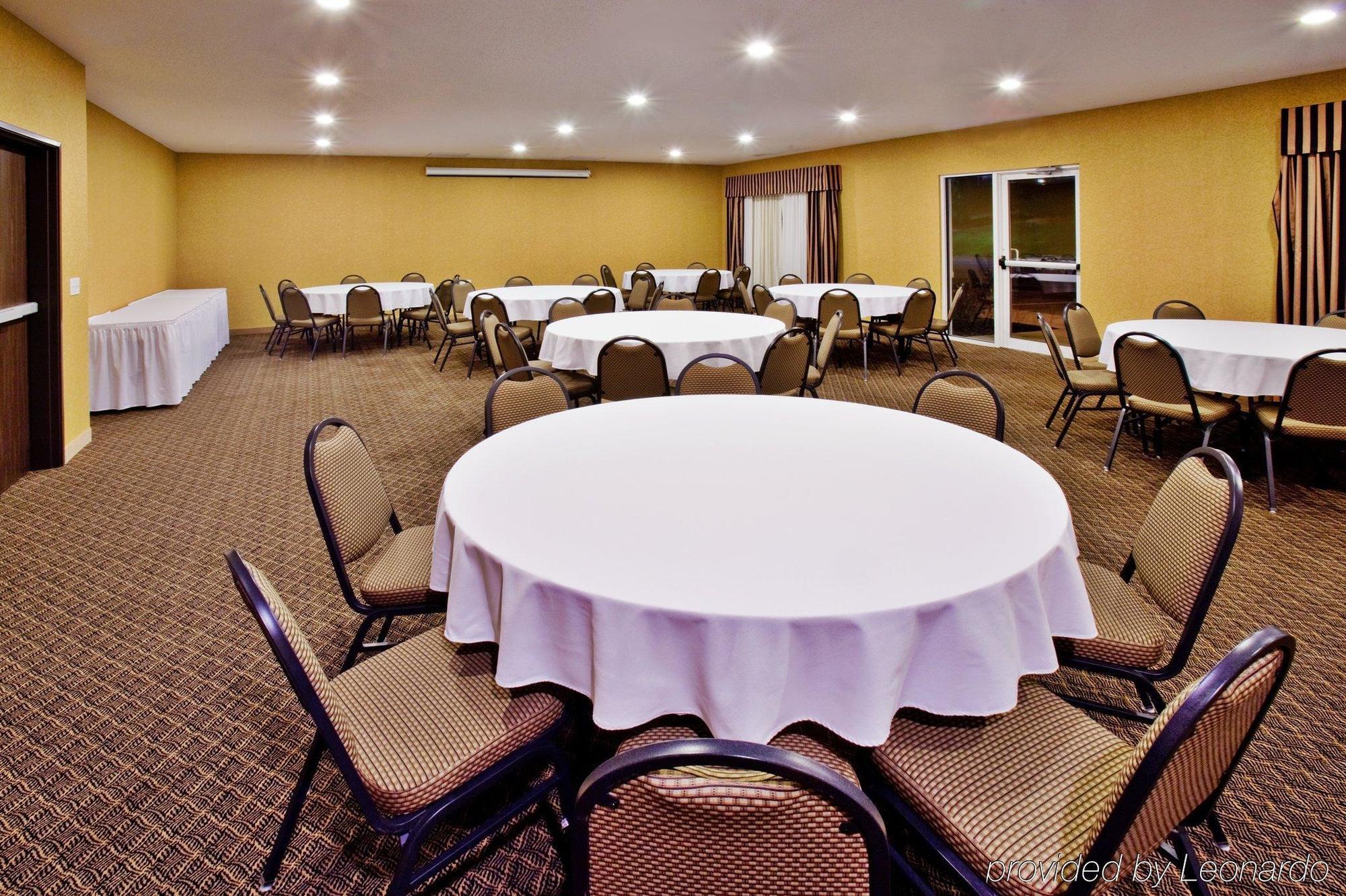 Express Riverfront-davenport By Ihg Le Claire