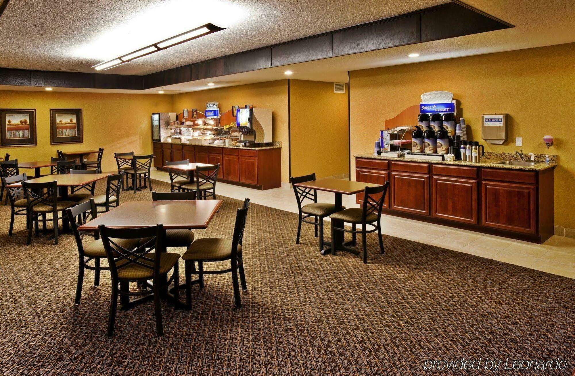 Express Riverfront-davenport By Ihg