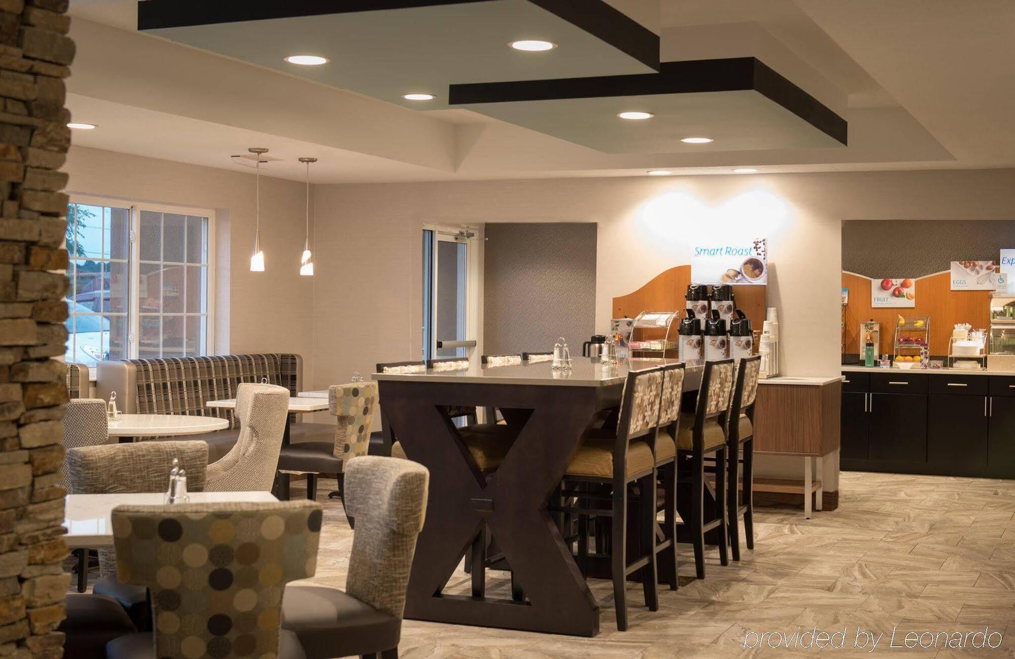 Express Riverfront-davenport By Ihg Hotel Le Claire